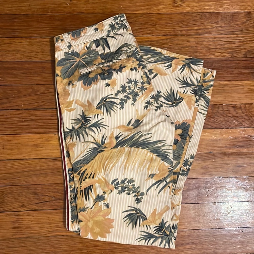 Anthropologie relaxed chino pants in tropical pattern, Size 26